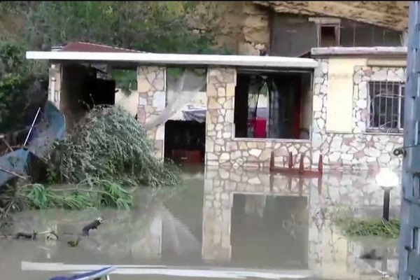 إيطاليا: فيضانات صقلية تسببت بمقتل 12 شخصا 