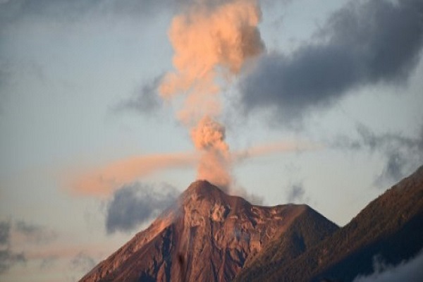 بركان ال فويغو القريب من عاصمة غواتيمالا يثور مجددا