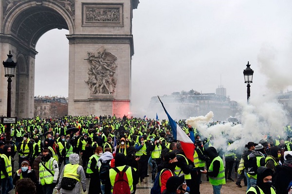 قوس النصر في باريس يحجب عن السياح 