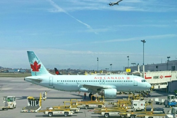 كندا تعد المسافرين جوّاً بتعويضات كبيرة إذا تأخّرت رحلاتهم أو فقدت أمتعتهم