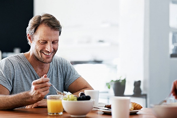 عدم تناول وجبة الفطور يزيد خطر الاصابة بالسكري