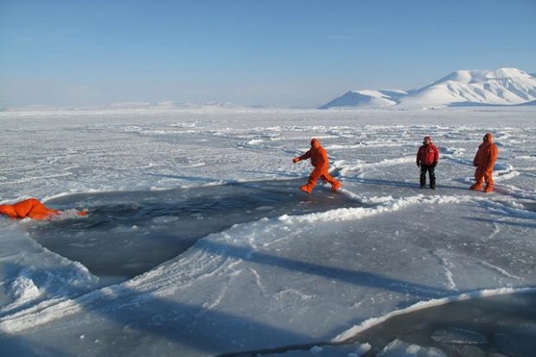 العلماء يصلون الى بحيرة تحت القطب الجنوبي