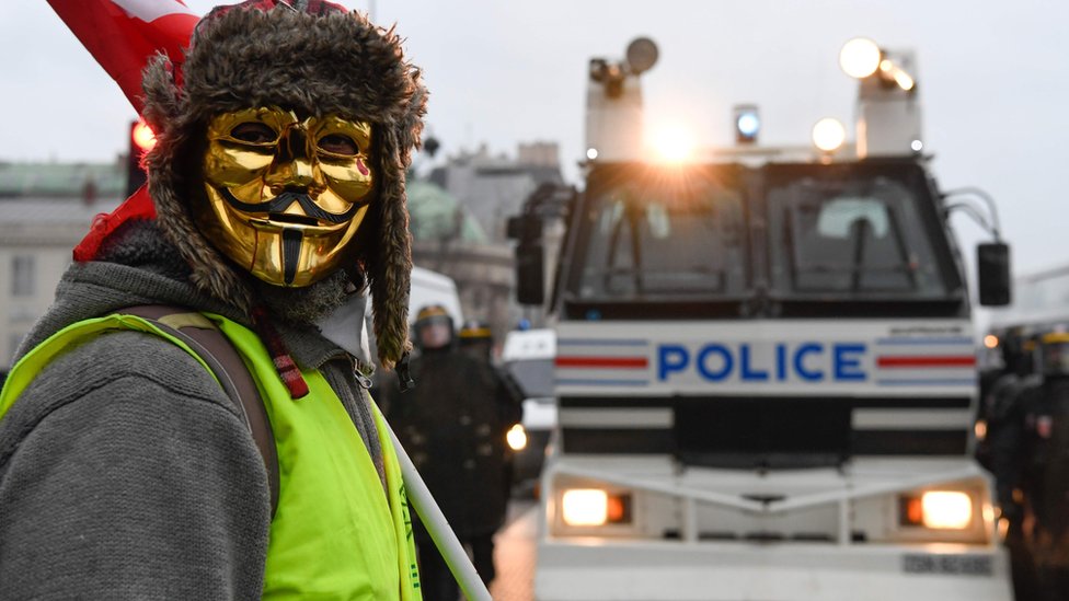 السترات الصفراء: الحكومة الفرنسية ستشدد عقوبة المشاركين في مظاهرات غير مصرح بها