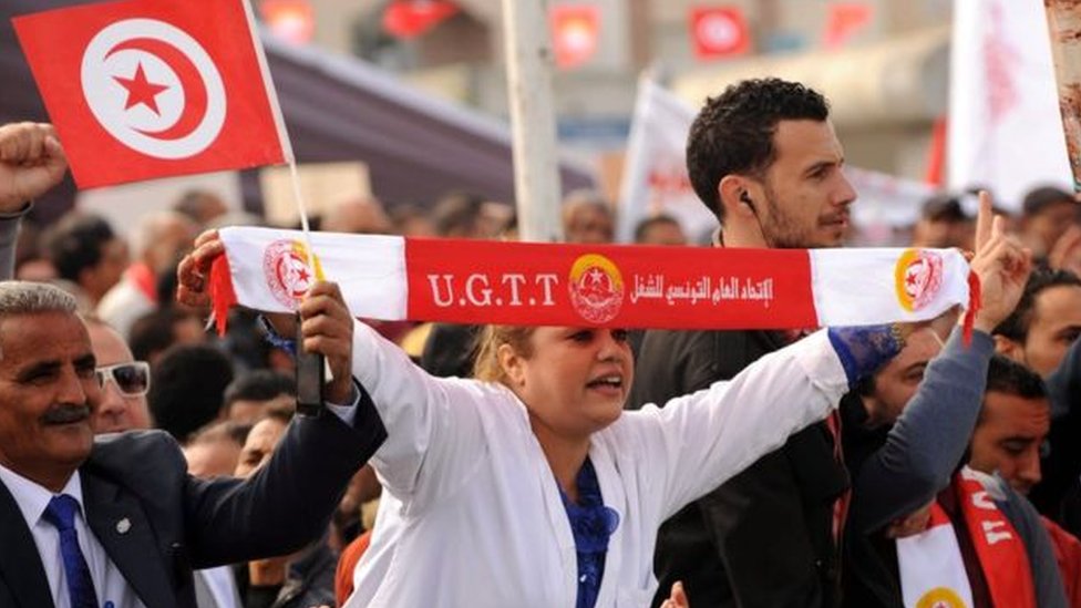 إضراب عام في تونس احتجاجا على رفض الحكومة زيادة الأجور