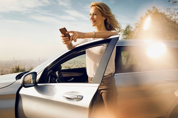 مرسيدس-بنز تسرّع عجلة الحلول الرقمية من خلال “Mercedes me connect” 