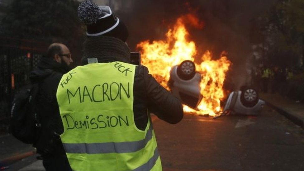 السترات الصفراء: تواصل الاحتجاجات في فرنسا رغم الانقسام بشأن الحوار مع الحكومة