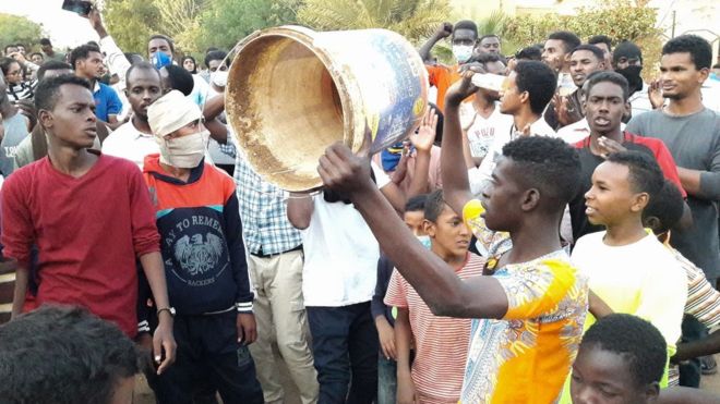 مظاهرات السودان: أساتذة جامعة الخرطوم ينضمون للمظاهرات على البشير