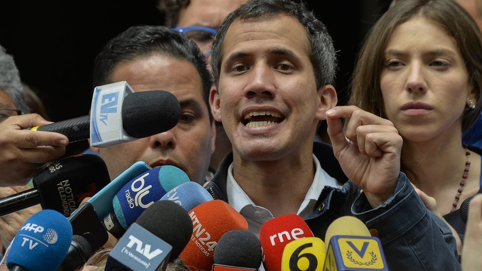 فنزويلا: غوايدو يدعو الشعب إلى دفع الجيش للتخلي عن دعمه للرئيس مادورو