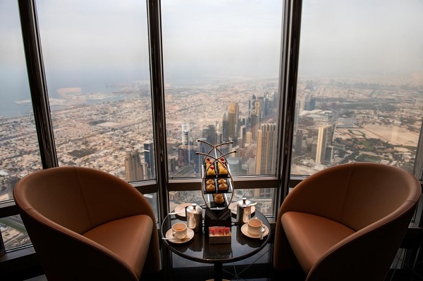 برج خليفة يفتتح المطعم الأعلى في العالم!