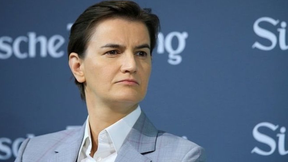 شريكة رئيسة وزراء صربيا المثلية آنا برنابتيش تضع طفلا