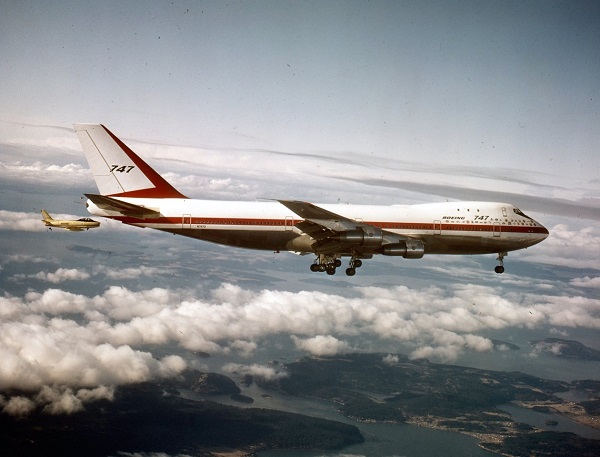طائرة 747 تحتفل بالذكرى الخمسين لأولى رحلاتها