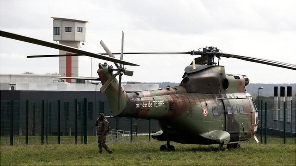 "جهادي" يطعن اثنين من الحراس في سجن في غرب فرنسا