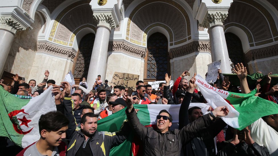 مظاهرات الجزائر: احتجاجات في عدة مدن وسط ترقب لتقديم أوراق ترشح عبد العزيز بوتفليقة