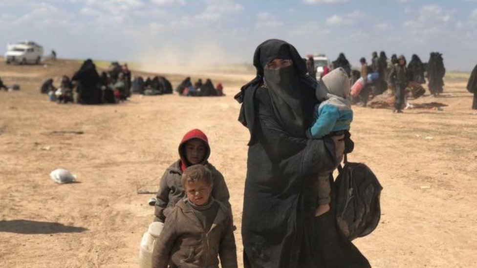 3 آلاف من مسلحي تنظيم الدولة الإسلامية يستسلمون قبل الهجوم النهائي على آخر معاقلهم في الباغوز في سوريا