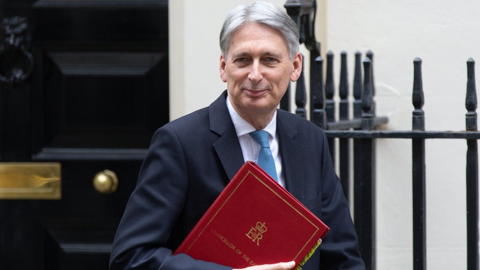 بريكست: وزير المالية البريطاني يقول إن الخروج في الموعد المحدد بات مستحيلا