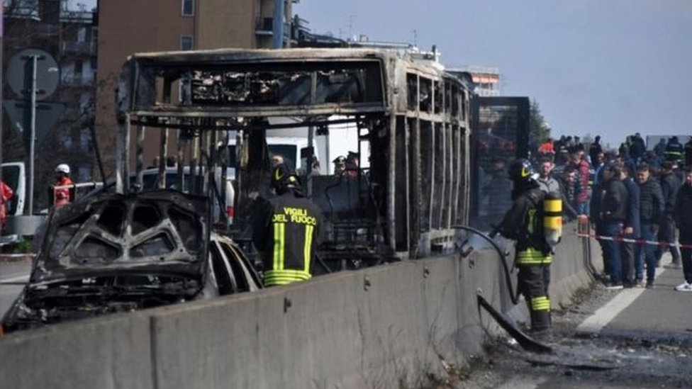 إيطاليا: اعتقال سائق حافلة خطفها وحرقها وبداخلها تلاميذ احتجاجا على سياسة الهجرة