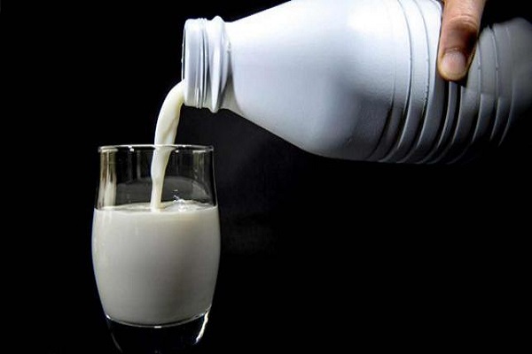 الحليب للتخفيف من الحرقة من أثر الأطعمة الحارة