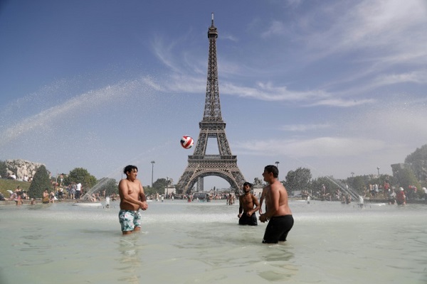 فرنسا: درجات الحرارة في باريس تبلغ مستويات قياسية وتتخطى 42 مئوية