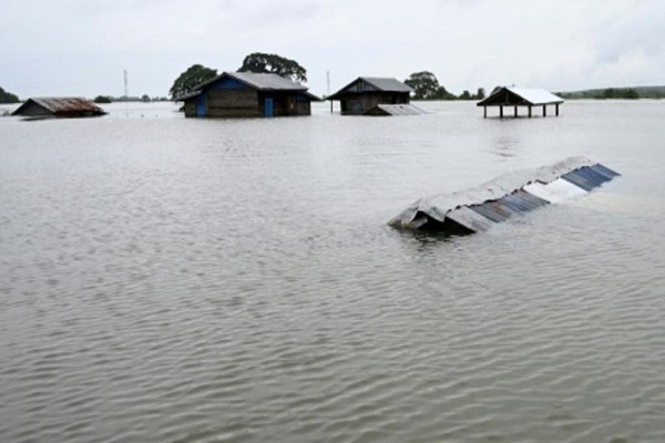 عشرات آلاف المشردين في بورما بسبب فيضانات