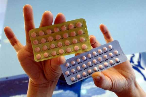 دراسة تطمئن النساء .. حبوب منع الحمل لا تُسَبِّب السمنة !