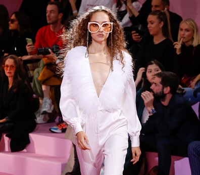 أحدث ابداعات المصممين في أسبوع باريس للموضة