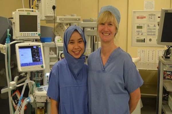 حجاب معقم يستخدم لمرة واحدة يُعتمد في مستشفى بريطاني