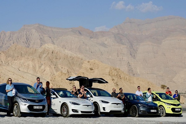 الإمارات تستعد لأكبر رحلة للسيارات الكهربائية عالميا