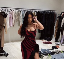 كيم كارداشيان تتألق بهذا الفستان عبر انستغرام