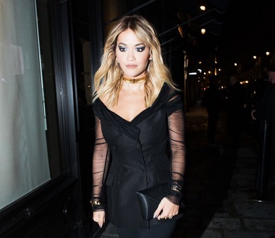 ريتا أورا بإطلالة من توقيع روبرتو كافالي