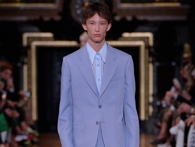 ستيلا ماكارتني تتبع معايير الاستدامة في تشكيلتها الرجالية