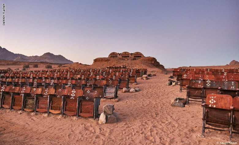 سينما آخر العالم في صحراء سيناء