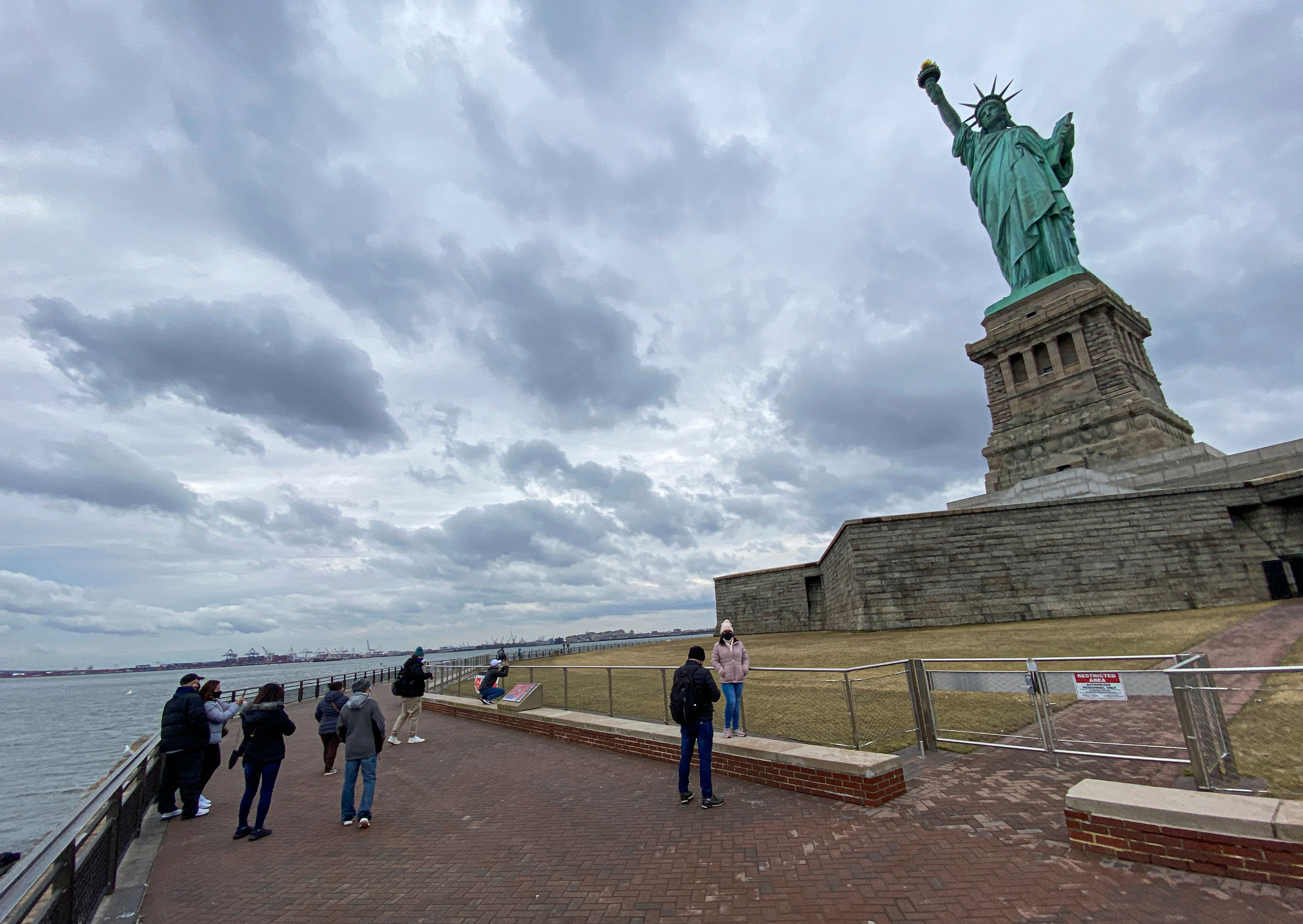سكان نيويورك يعيدون اكتشاف مدينتهم بعدما هجرها السياح خلال الجائحة