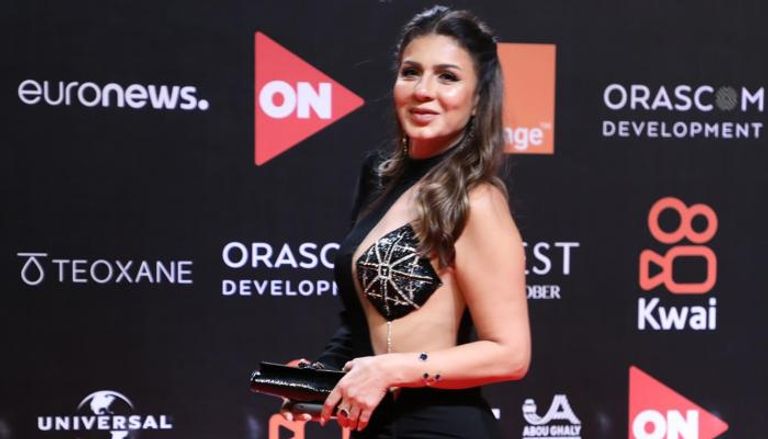 إطلالة نجلاء بدر في مهرجان الجونة تعرضها للسخرية على وسائل التواصل الإجتماعي