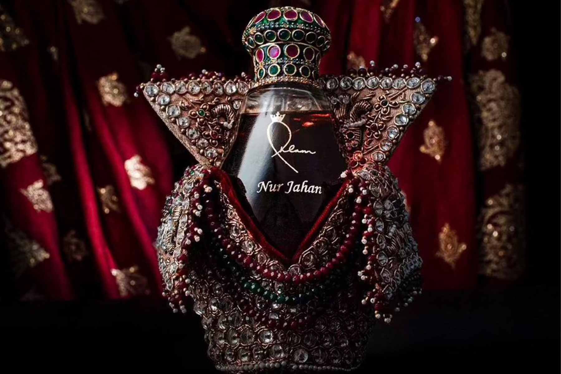 أحلام تُطلق عطرها الجديد