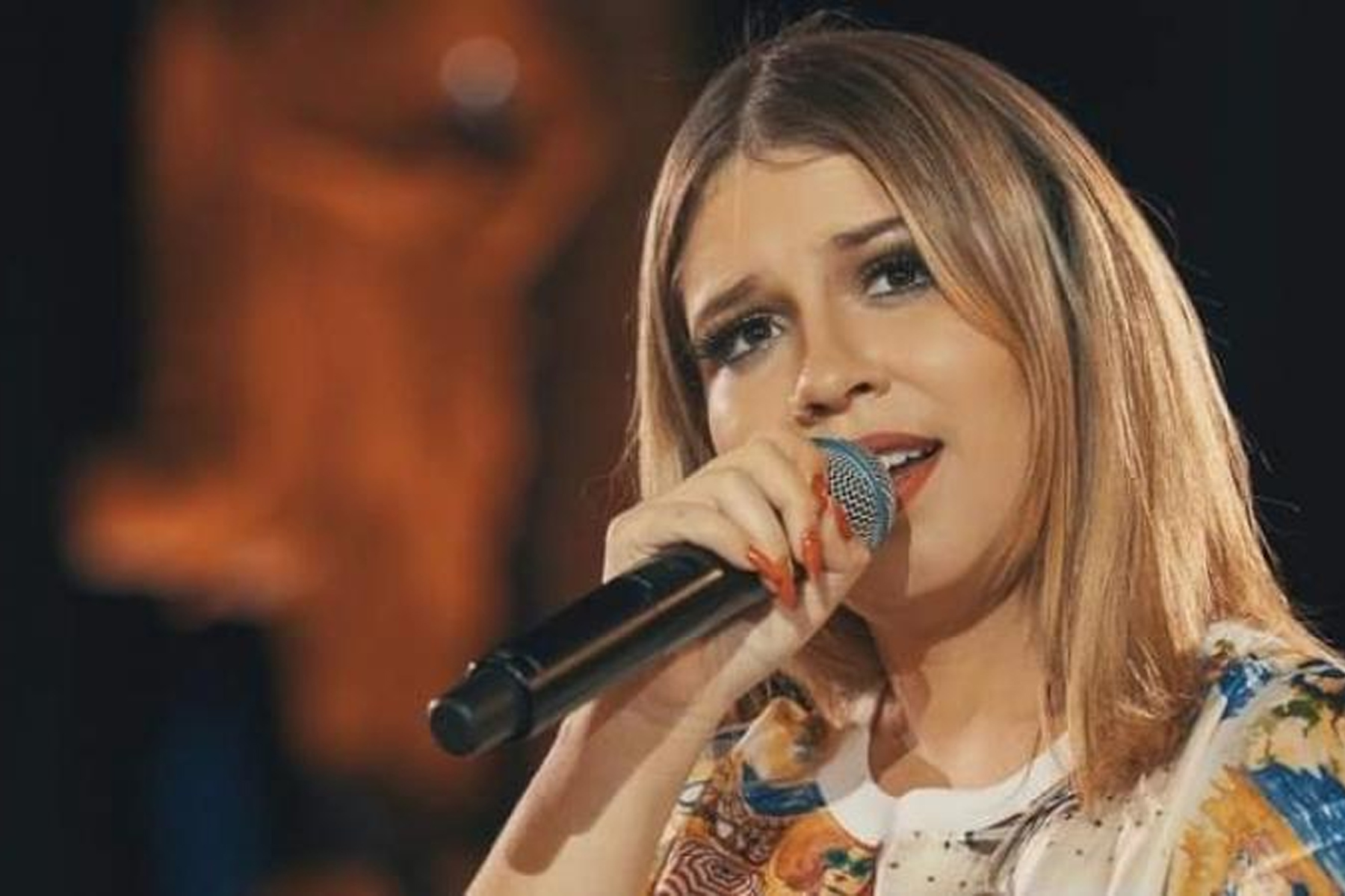 حشود ضخمة تشارك في وداع المغنية البرازيلية ماريليا ميندونسا