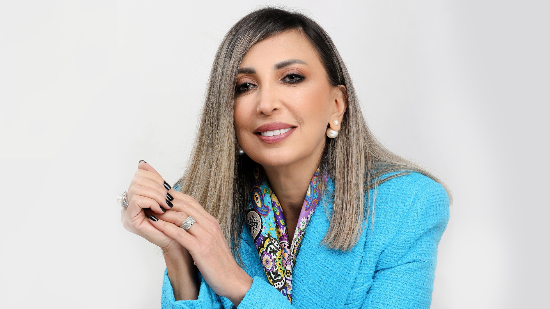 كارمن حجار تنشر الوعي حول فن الإتيكيت!