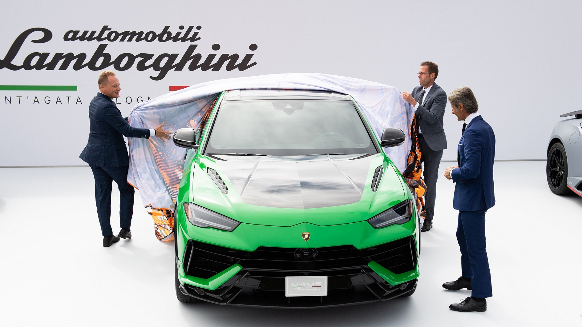 "أوتوموبيلي لامبورغيني" تزيح الستار عن "أوروس برفورمانتي"