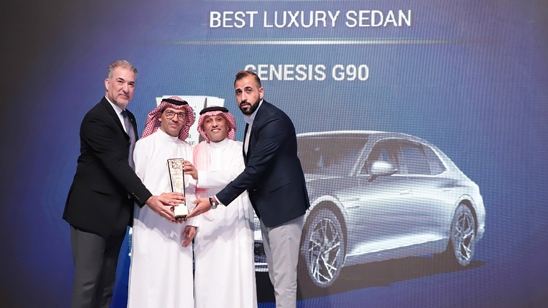 جينيسيس G90 تحقق المركز الاول في فئة سيارات السيدان الفاخرة