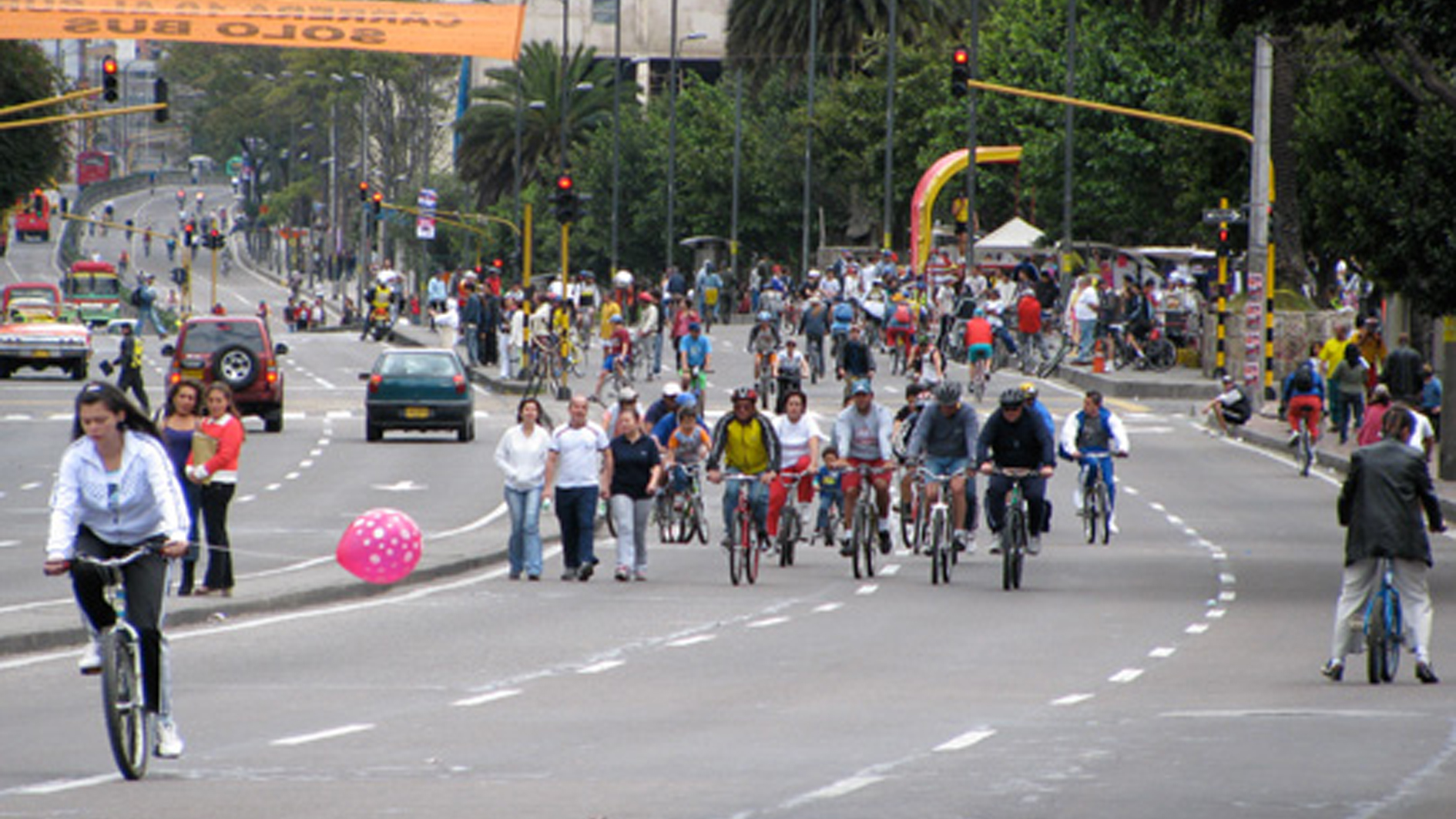 سكان العاصمة الكولومبية يتجنبون الزحمة بالدراجات الهوائية