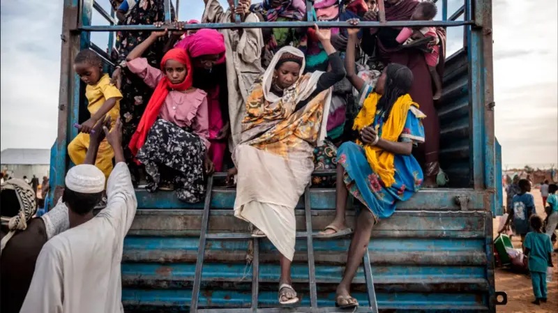 لاجئون سودانيون يتجمعون في جنوب البلاد