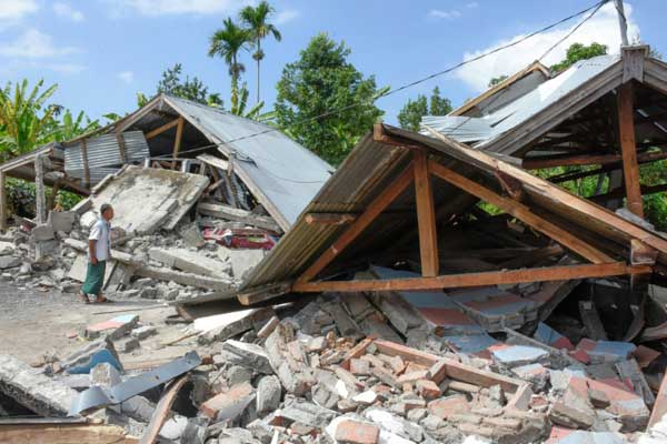 جزء من الدمار الناجم من الزلزال المدمر الذي ضرب جزيرة لومبوك في أندونيسيا أمس الأحد 29 يوليو 2018