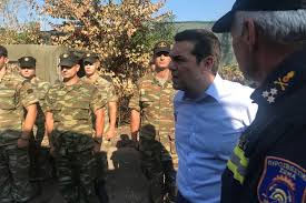 رئيس الحكومة اليونانية يتفقد موقع كارثة الحرائق