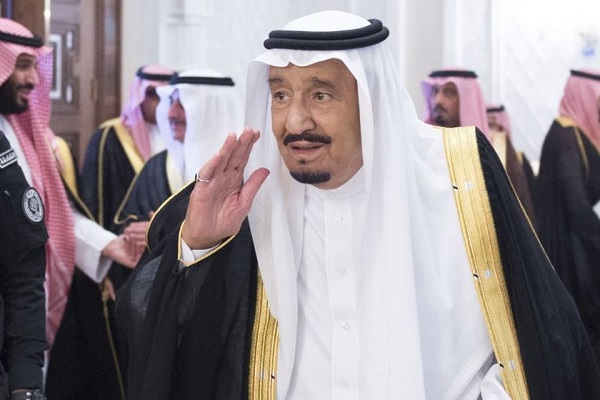 العاهل السعودي خلال ترؤسه جلسة مجلس الوزراء