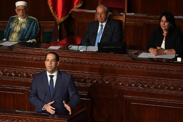 رئيس الحكومة التونسية يوسف الشاهد مجيبا على تساؤلات النواب في البرلمان 