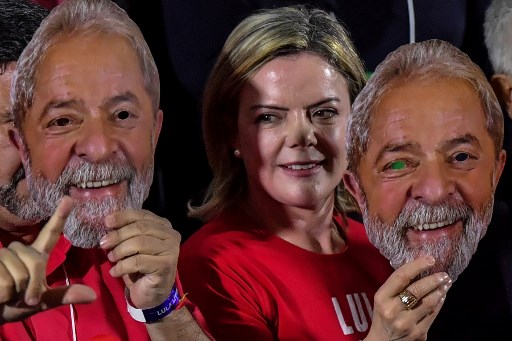 حزب العمال البرازيلي يسمي لولا دا سيلفا المسجون مرشحه للرئاسة