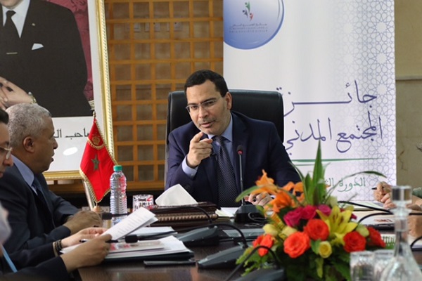 مصطفى الخلفي خلال الإعلان عن النسخة الثانية لجاائزة للجتمع المدني