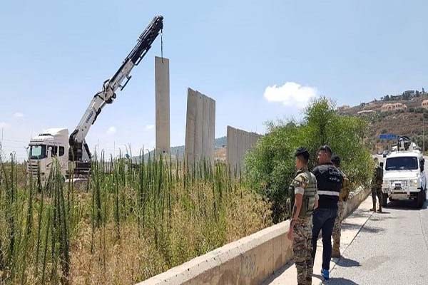 إسرائيل تستأنف بناء جدار الفصل مع لبنان