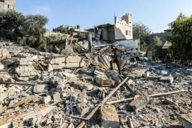 الفصائل الفلسطينية توقف إطلاق الصواريخ وغارة إسرائيلية جديدة على غزة