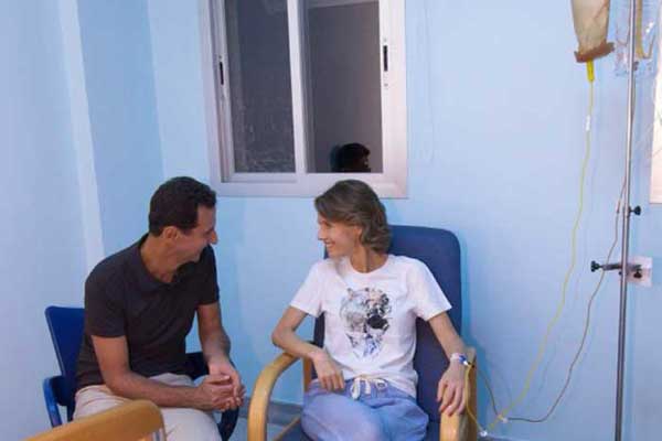 اسماء الأسد وبشار في صورة لهما في المستشفى حيث تتعالج
