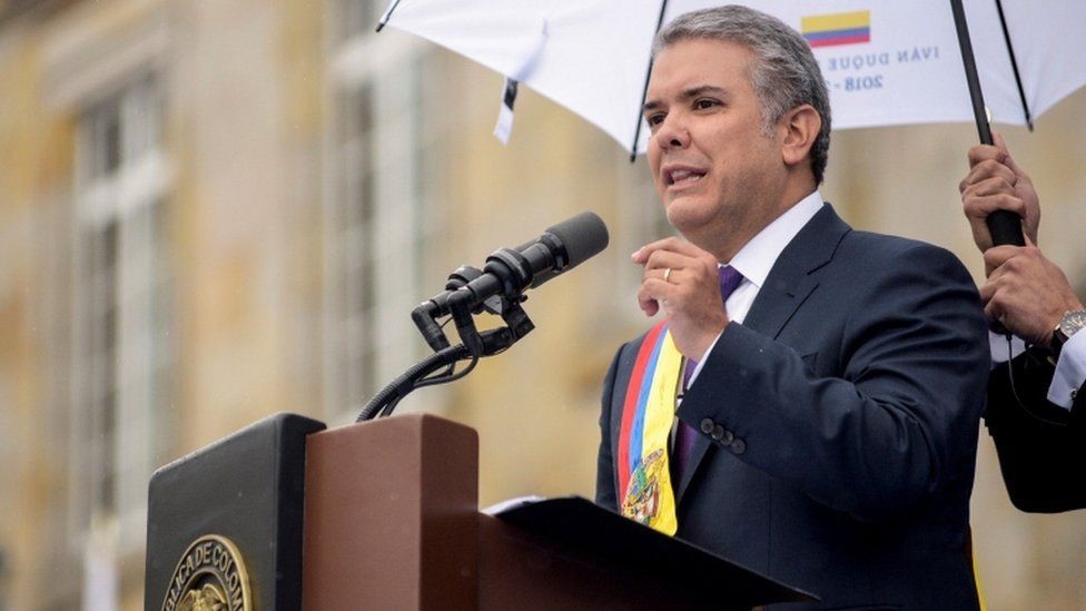 رئيس كولومبيا الجديد يتعهد بتعديل اتفاق السلام مع 